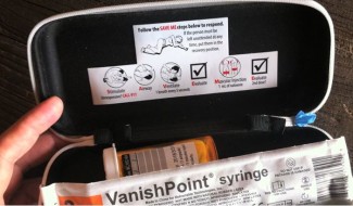 Naloxone kit