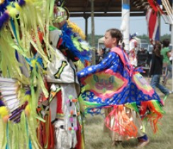 indigenous people dancing